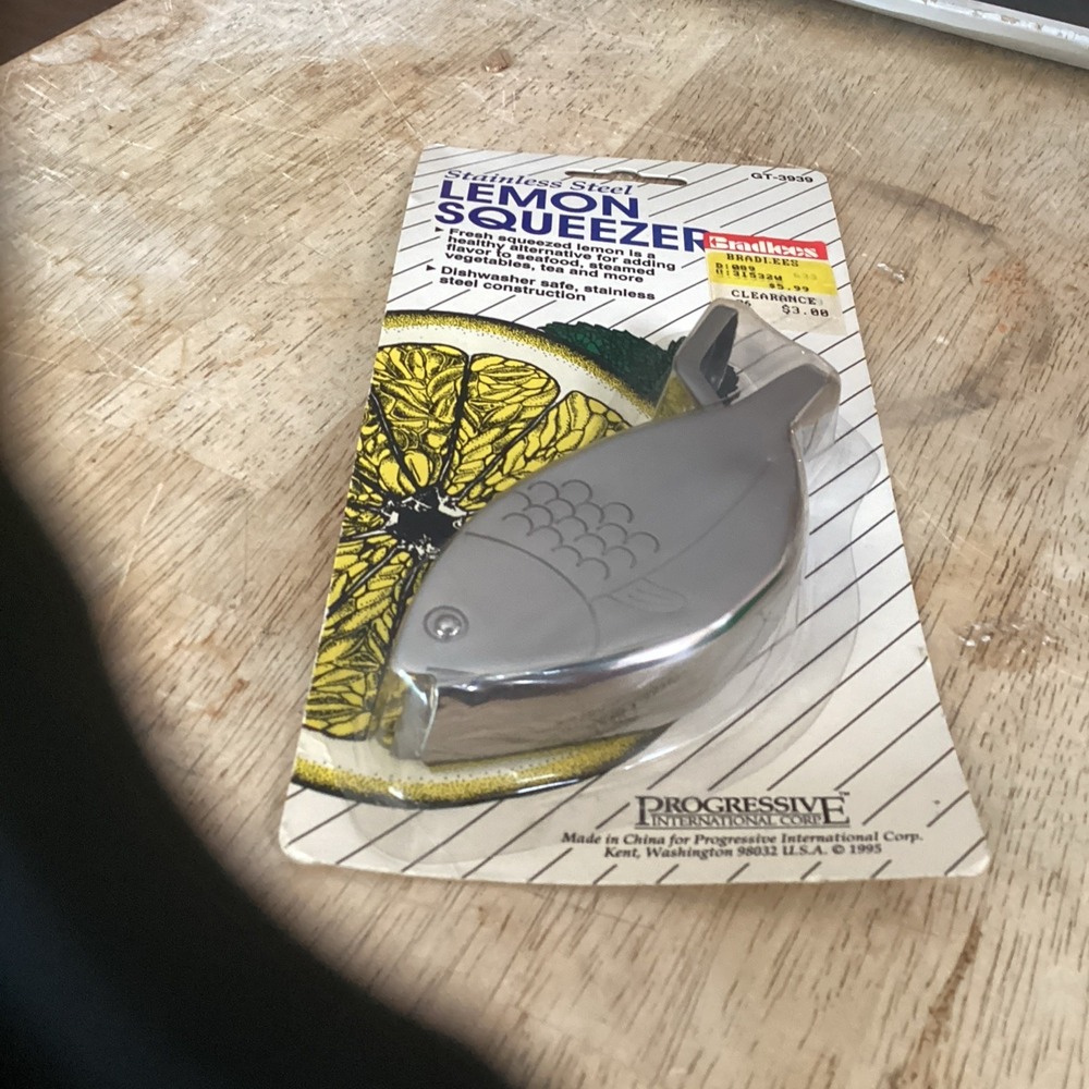 Vintage Progressive Fish Shape Stainless Steel Lemon Squeezer Juicer GT-3939